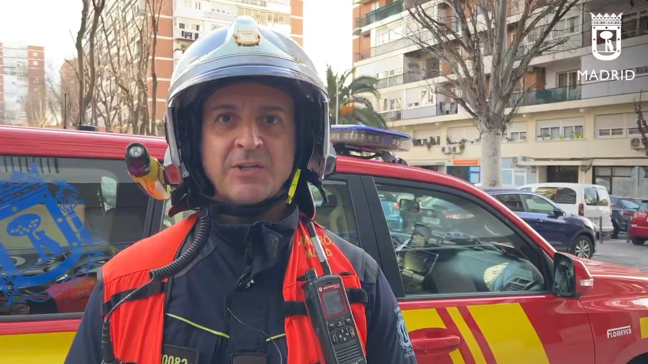 Herido con quemaduras graves en el incendio de su vivienda de Fuencarral