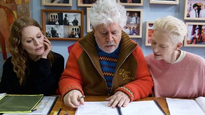 Tilda Swinton y Julianne Moore protagonizarán la primera película en inglés de Almodóvar, 'La habitación de al lado'