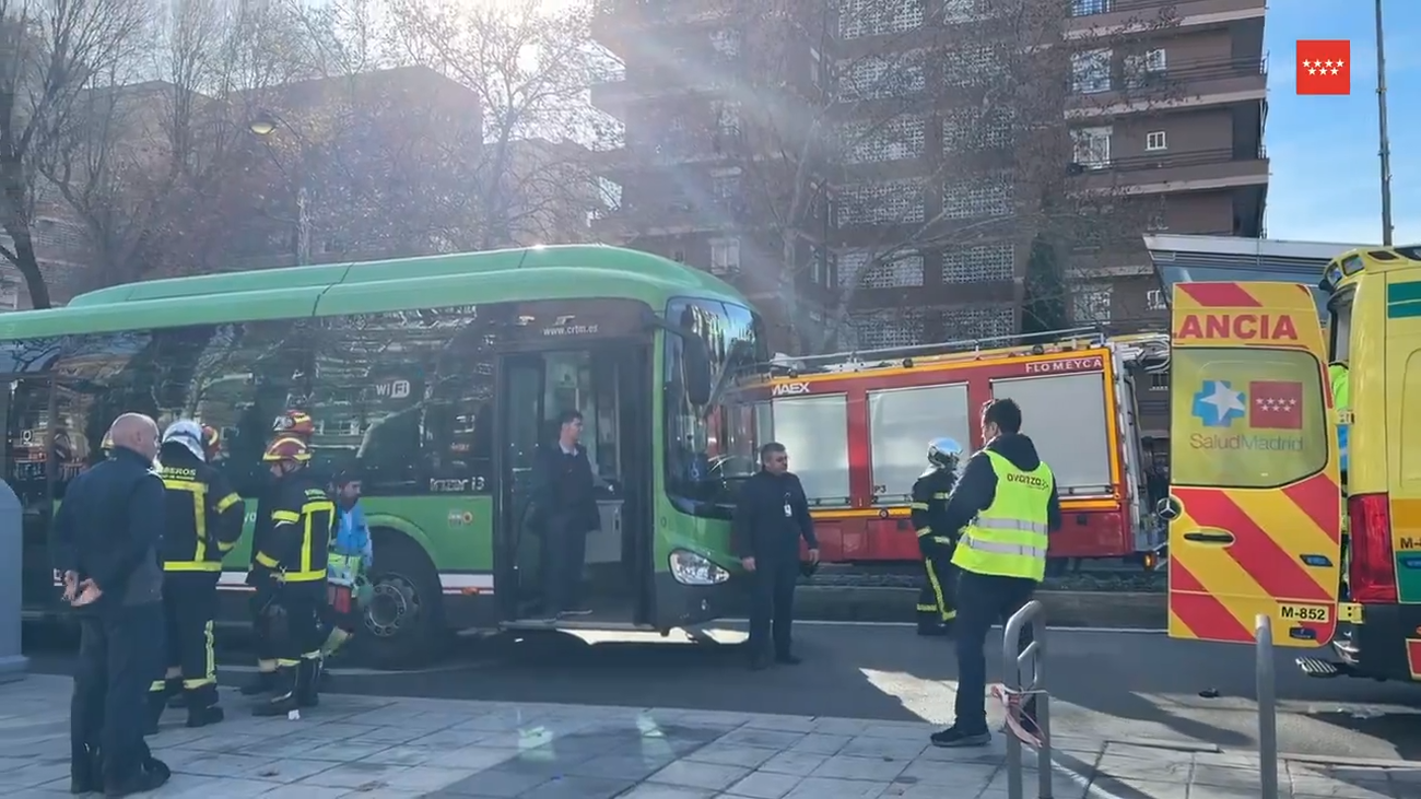 Una mujer herida grave y un hombre leve tras ser arrollados por un autobús en Leganés