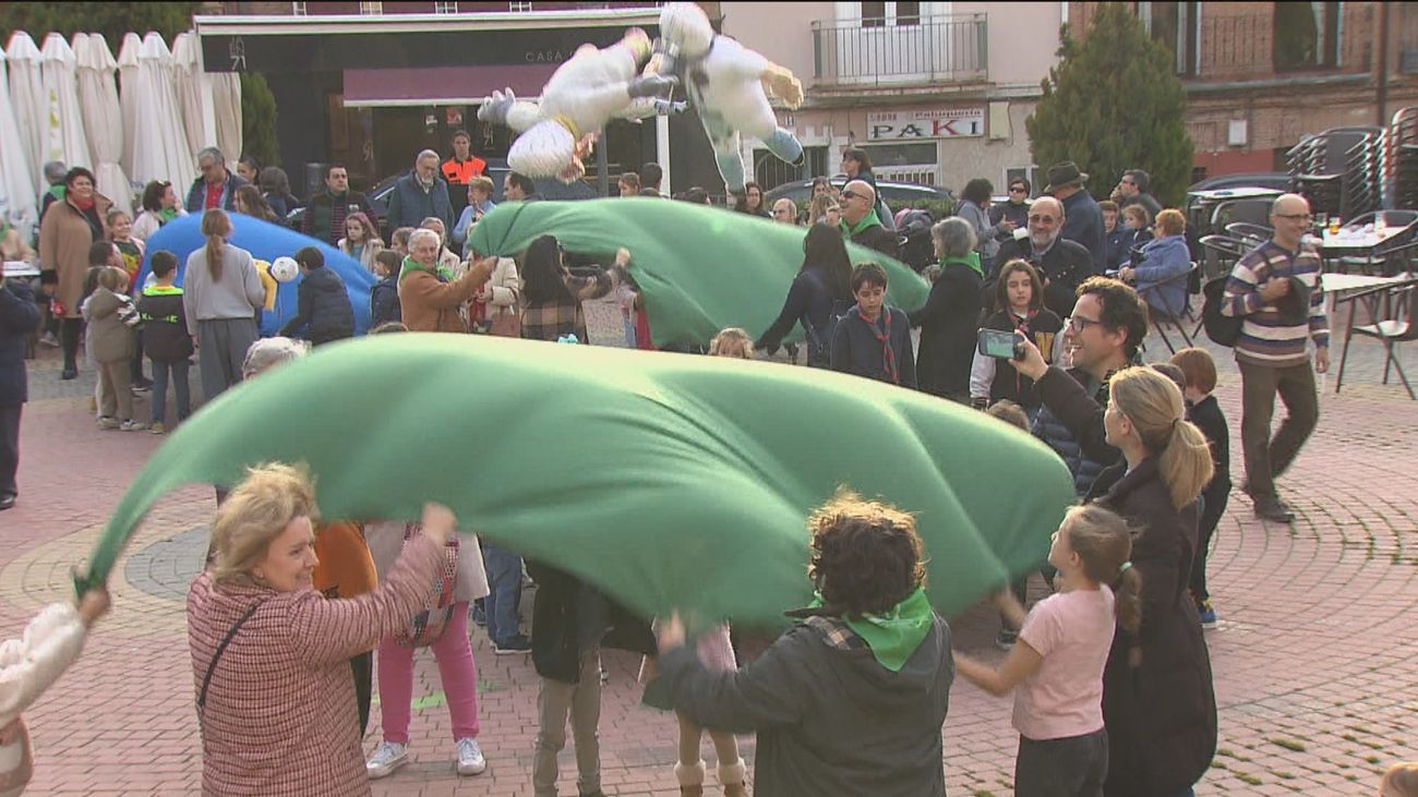 Pozuelo de Alarcón 'mantea al pelele' como previa al Carnaval