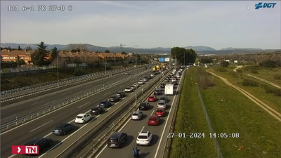 Un accidente de tráfico corta la A-1 y provoca varios kilómetros de atasco en sentido salida de Madrid
