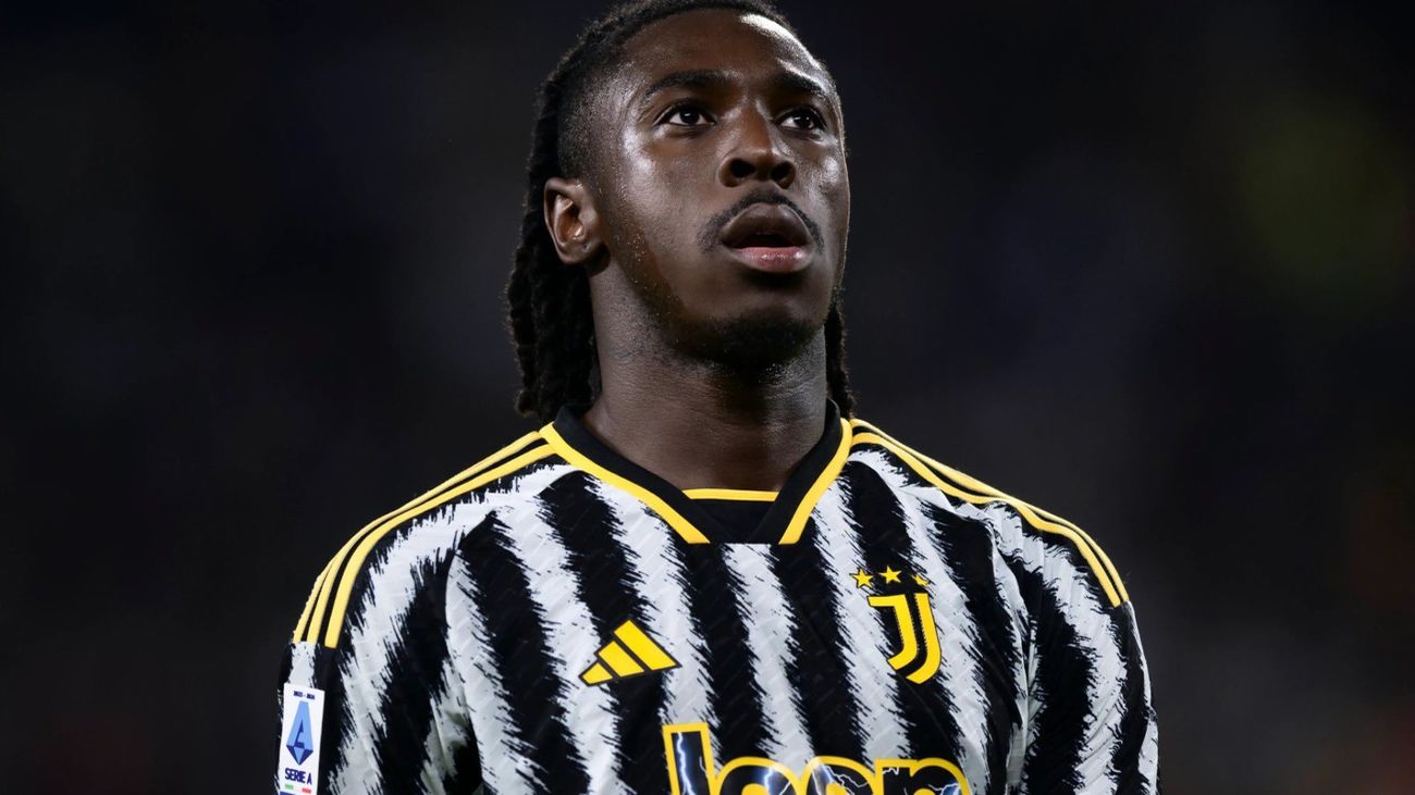 Moise Kean, que llegará cedido al Atlético, en el palco del Metropolitano