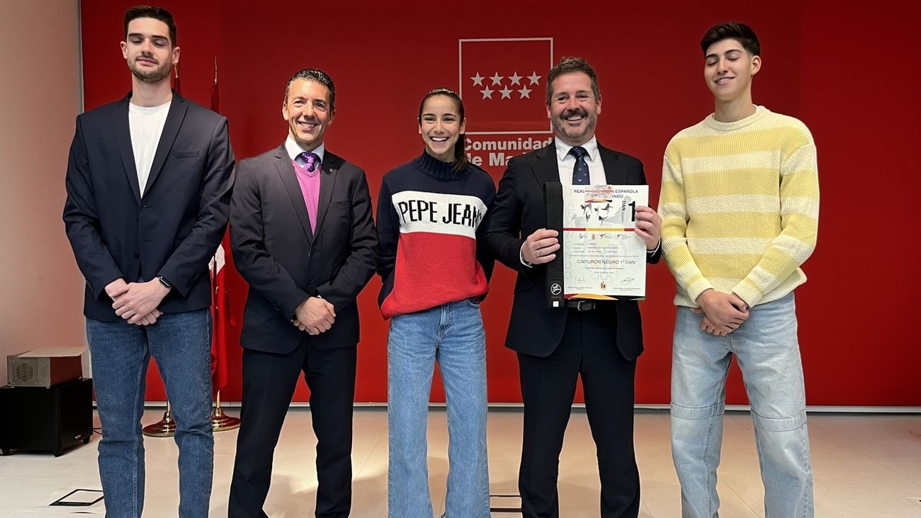 La Comunidad recibe  tres taekwondistas