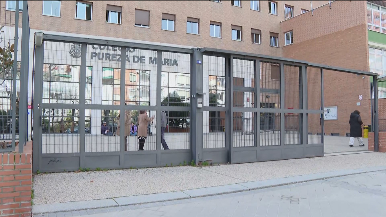 Una congregación religiosa prohibirá a las alumnas llevar falda en sus 14 colegios