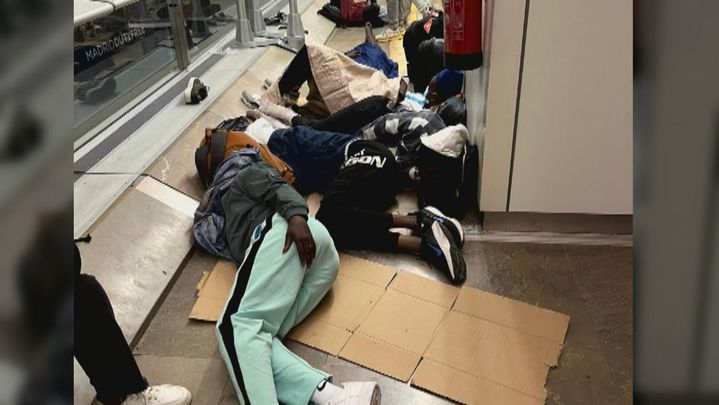 Inmigrantes en la T-4 / Telemadrid