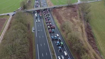 Los agricultores franceses, en pie de guerra, pretenden bloquear Paris