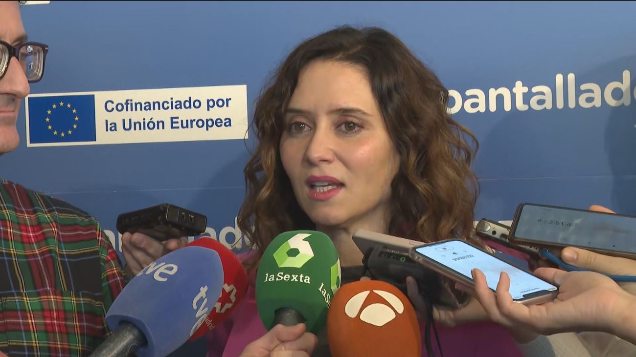 Ayuso insta a Sánchez a quedarse "en su fachomundo"