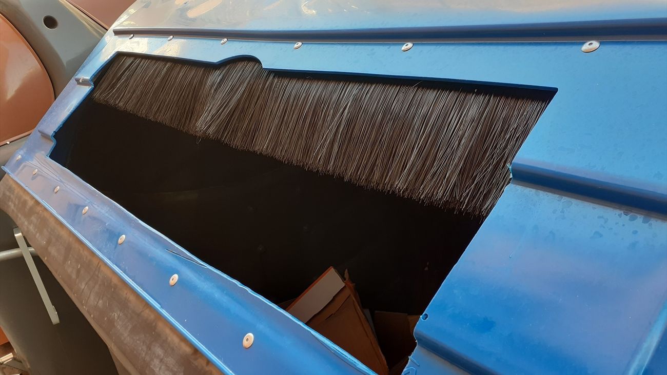 Herido un joven que dormía en un contenedor de cartón  durante las labores para vaciarlo en Valencia