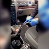 Dos detenidos por llevar una pistola escondida dentro de la palanca de cambios de su coche