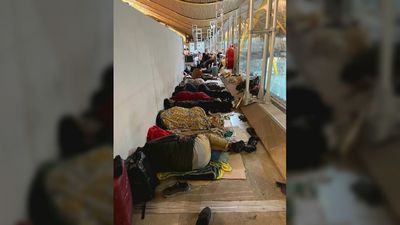 Se abre una nueva sala de asilo en la T1 ante el caos que se vive en Barajas