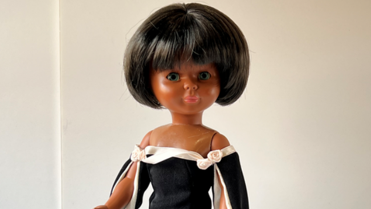 Una de las muñecas de la exposición solidaria de Móstoles