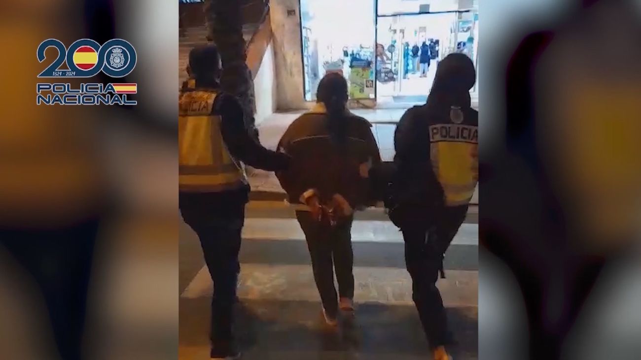 Detenida una cuidadora por robar 30.000 euros a una anciana de Vallecas: se compró hasta un coche