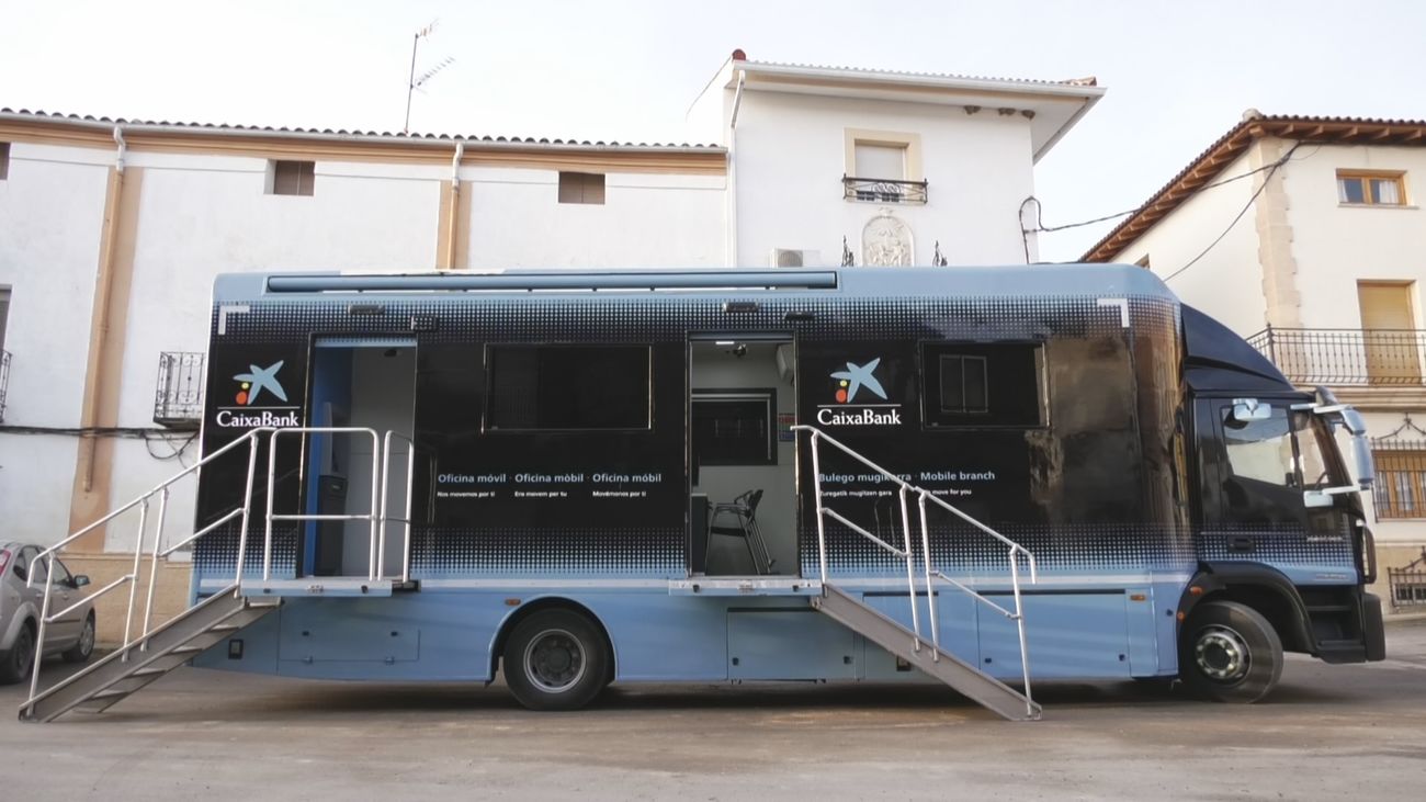 Las oficinas móviles que acercan los servicios bancarios a la población rural