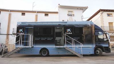 Las oficinas móviles que acercan los servicios bancarios a la población rural