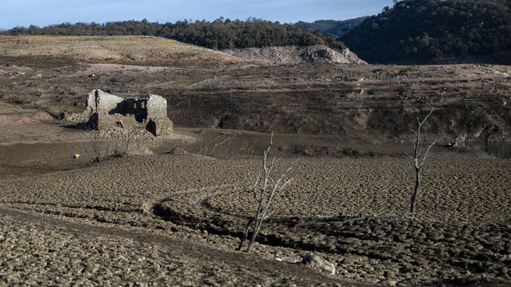 Vista del pantano de Sau, a 22 de enero de 2024, en Barcelona, / EUROPA PRESS