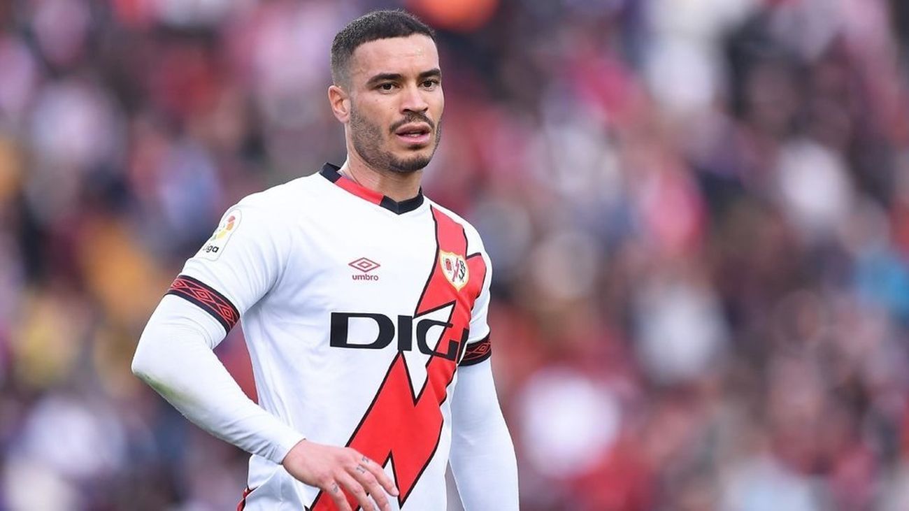 Sigue el ostracismo de Raúl de Tomás en el Rayo Vallecano