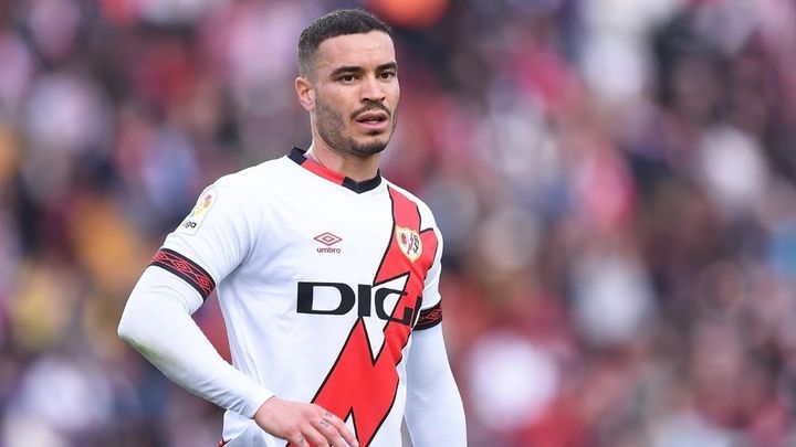 El futuro de Raúl de Tomás, lejos de Vallecas