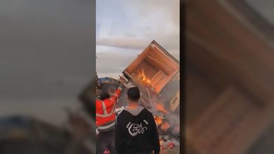 Los agricultores franceses continúan con el saqueo de camiones españoles