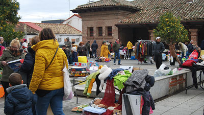 El mercadillo vecinal de Parla, algo más que un espacio de comercio e intercambio