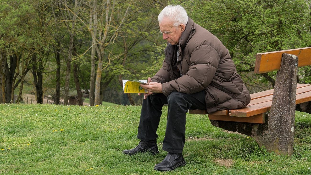 España envejece, con el desafío de la dependencia y las enfermedades crónicas