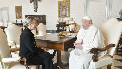 El papa Francisco recibe a Yolanda Díaz en un encuentro "muy cordial y emotivo"