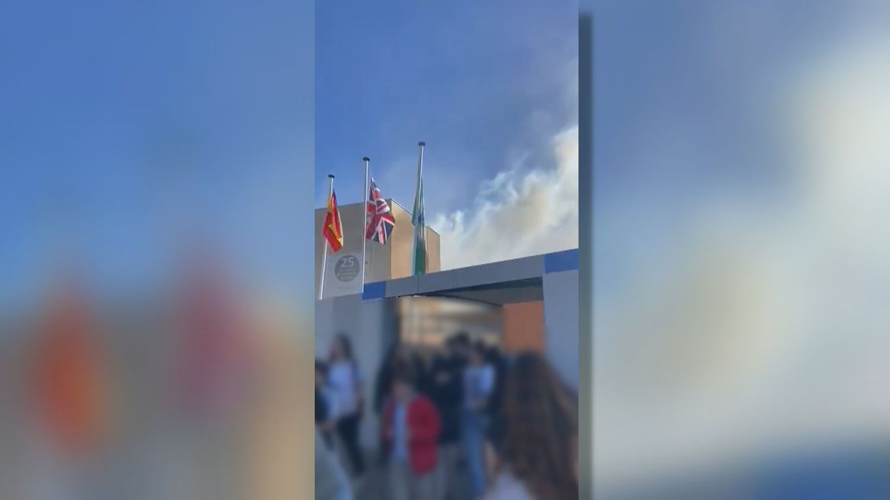 Un incendio en el colegio Zola de Las Rozas obliga a evacuar a todos los niños