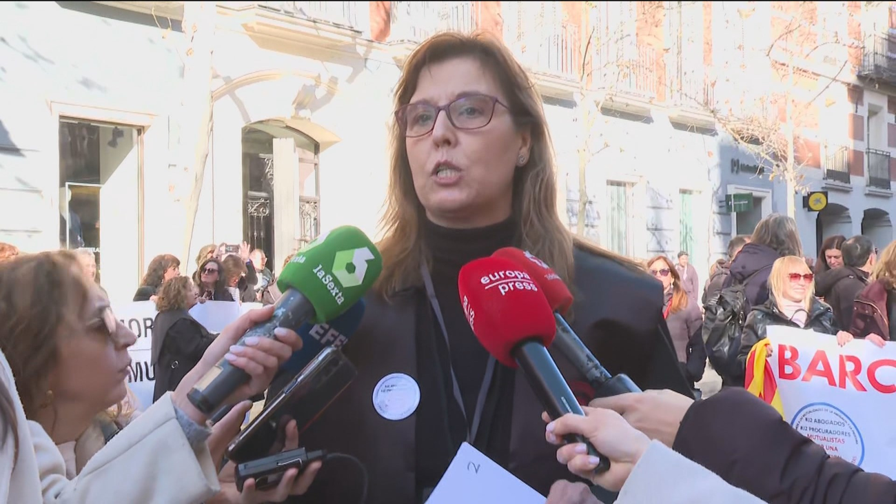 Miles de abogados y procuradores reclaman pensiones dignas y pasarse al régimen general