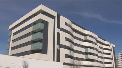 15 familias llevan cuatro meses sin luz en sus pisos nuevos del barrio de El Cañaveral