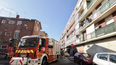 Un muerto y siete afectados, cinco de ellos menores, por el  incendio de una vivienda en Valladolid