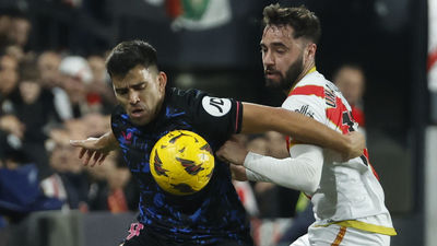 1-2. El Rayo suma ante el Sevilla otra derrota y mantiene su sequía en Vallecas