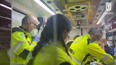 Policía y Samur atienden un parto  prematuro en la estación de Chamartín