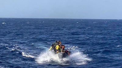 Dos muertos en un cayuco rescatado en Gran Canaria en el que viajaban 105 personas