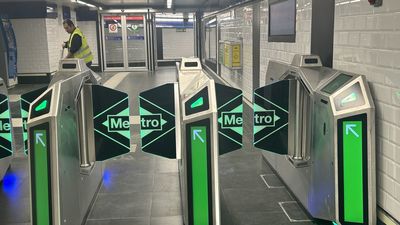 Metro de Madrid estrena tornos inteligentes en Cuatro Caminos  y Reyes Católicos