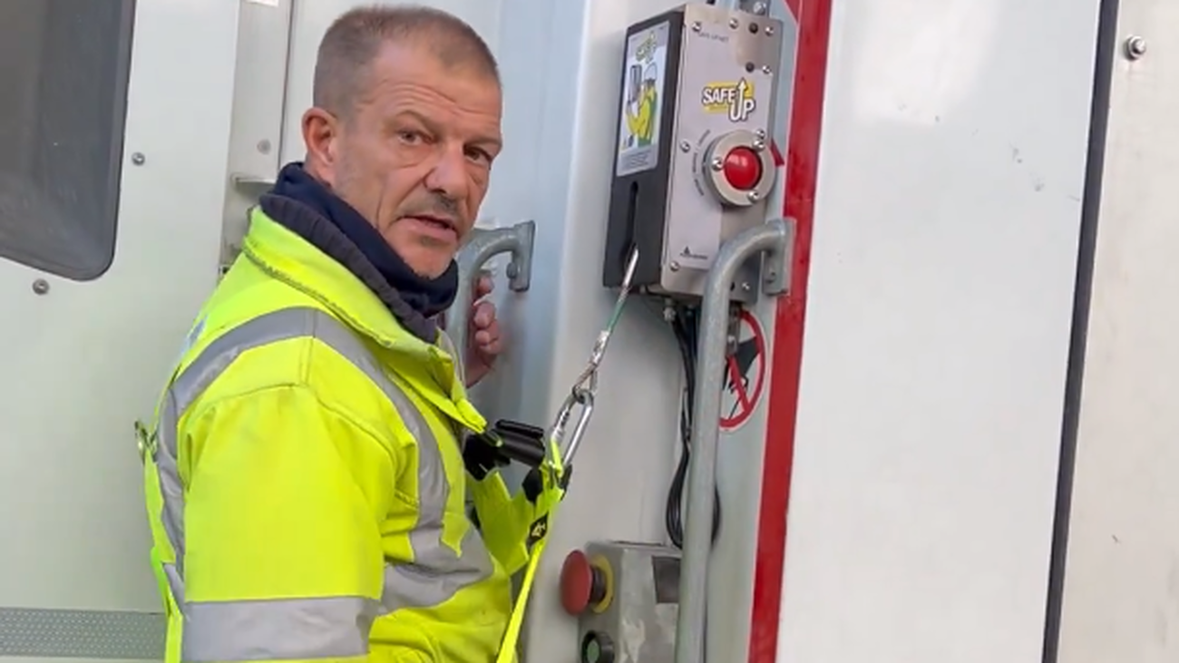 Alcorcón instala un nuevo sistema anticaídas en sus camiones de limpieza