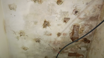 Invadidos por las humedades en Puente de Vallecas