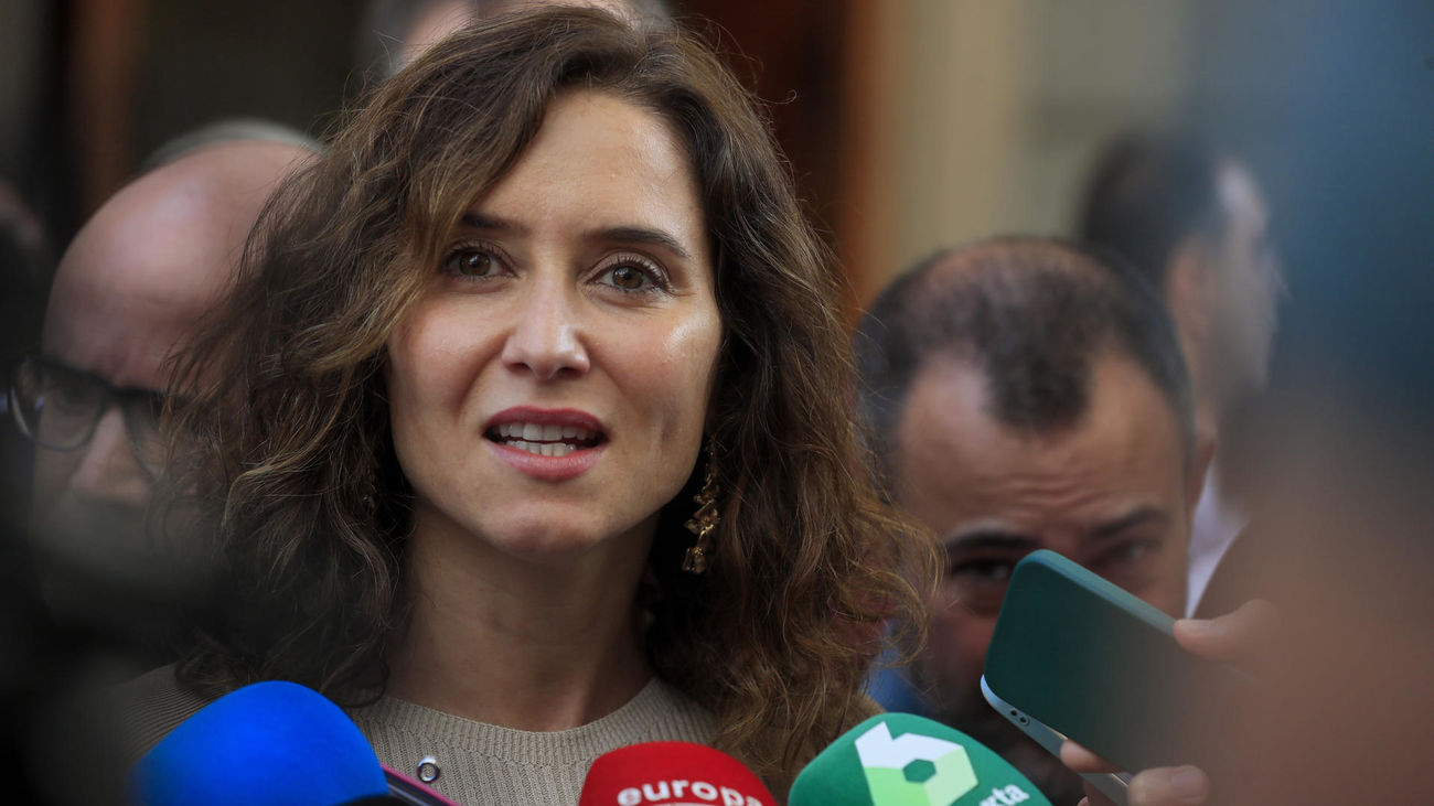 Ayuso alerta en X de la infiltración del comunismo en las democracias