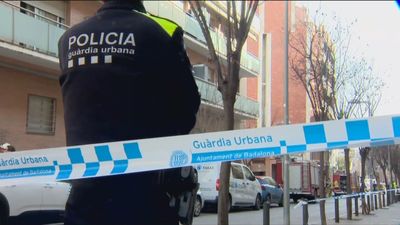 Colapsa parte de un edificio de cinco plantas en Badalona, de momento sin víctimas