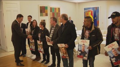 Sánchez y el Rey se reúnen con familiares de rehenes israelíes en manos de Hamás