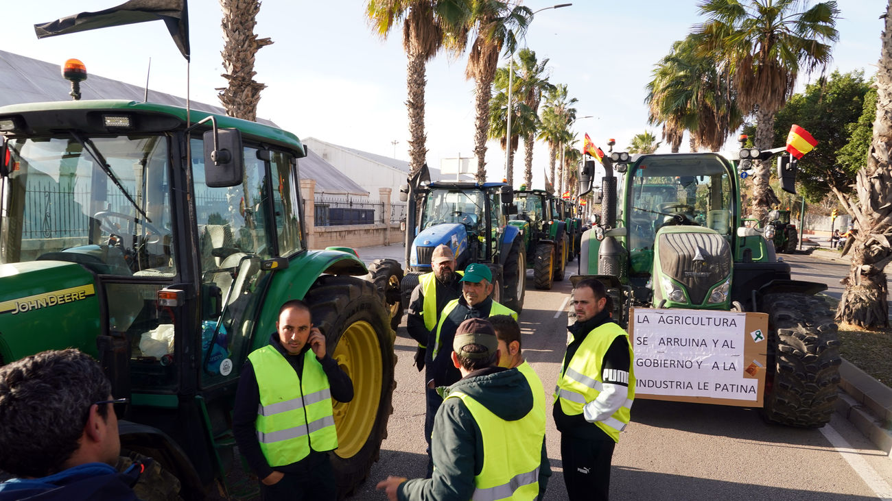 El "Hola, soy Rogelio" y otros mensajes usados para convocar las tractoradas sorpresa de los agricultores