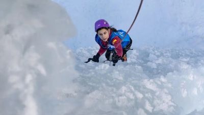 Amaya del pozo y Celia Calvin, podio en el Mundial de escalada de hielo