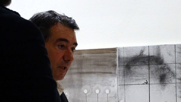 El artista Alberto Capón, en la presentación de su exposición / AYTO ALCALÁ DE HENARES