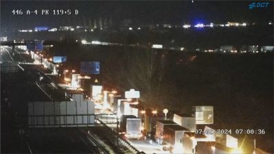 Los agricultores cortan la A-4 en el kilómetro 117, en la provincia de Toledo