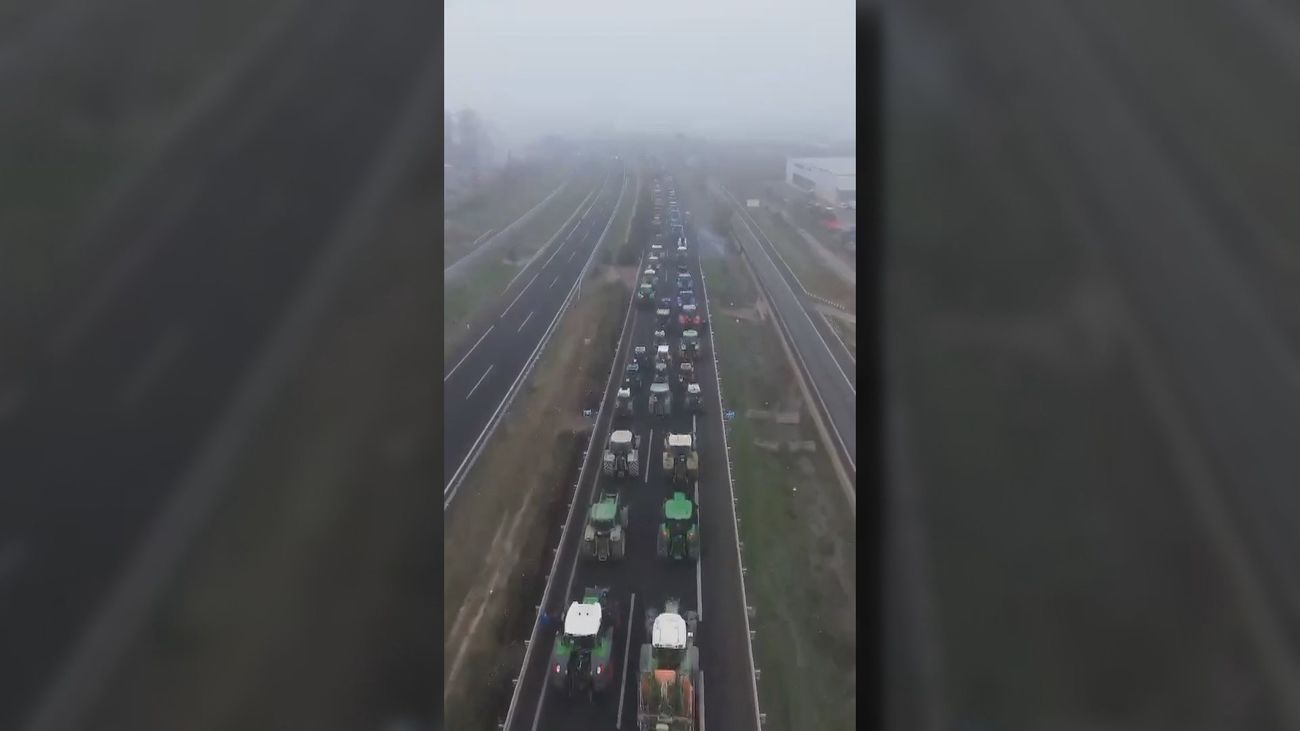 Un millar de agricultores se dirigen a Barcelona en marchas lentas con la intención de colapsar la ciudad