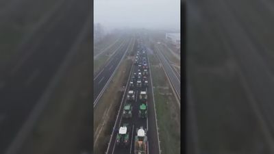 Un millar de agricultores se dirigen a Barcelona en marchas lentas con la intención de colapsar la ciudad