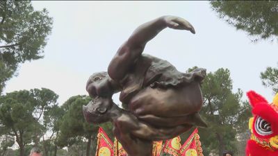 'El beso' de Su Jonfei ya se expone en el Parque Norte de la capital