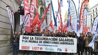 Los sindicatos de banca inician una escalada de movilizaciones, paros parciales... y una huelga de 24 horas en el horizonte