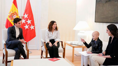 Ayuso apoya el proyecto 'La sonrisa de María',  que investiga el sarcoma de Ewing en el Hospital Niño Jesús