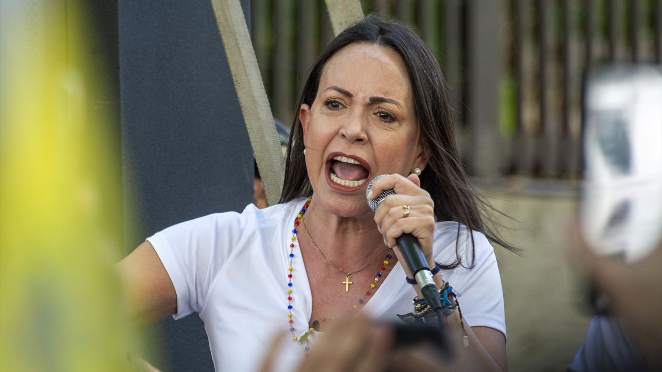 Atacan la comitiva de la candidata antichavista Corina Machado