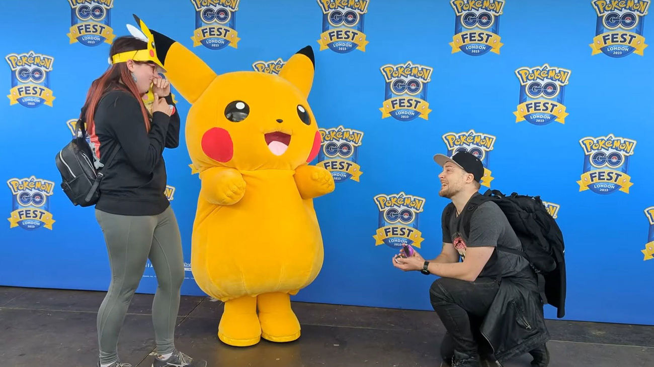 Pikachu, testigo de una petición de mano en la Pokémon GO Fest: "¿Te casarías conmigo?"