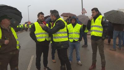 Los agricultores intentan llegar hasta Madrid con sus protestas: "Estamos hasta las narices"